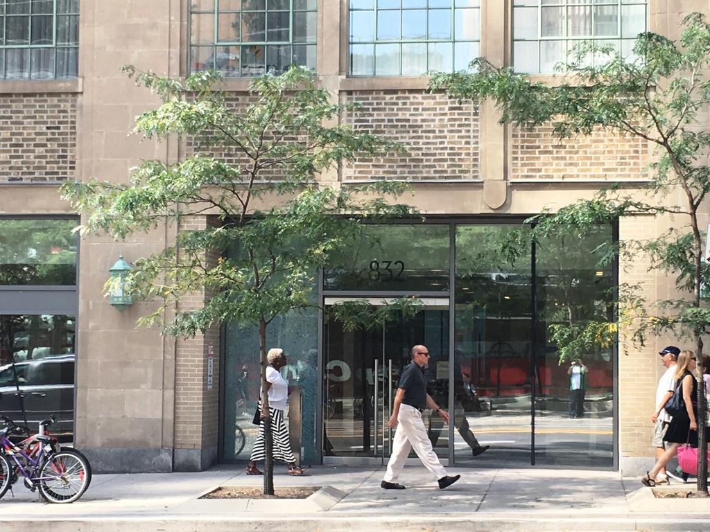 Canada - 832 Bay St. *