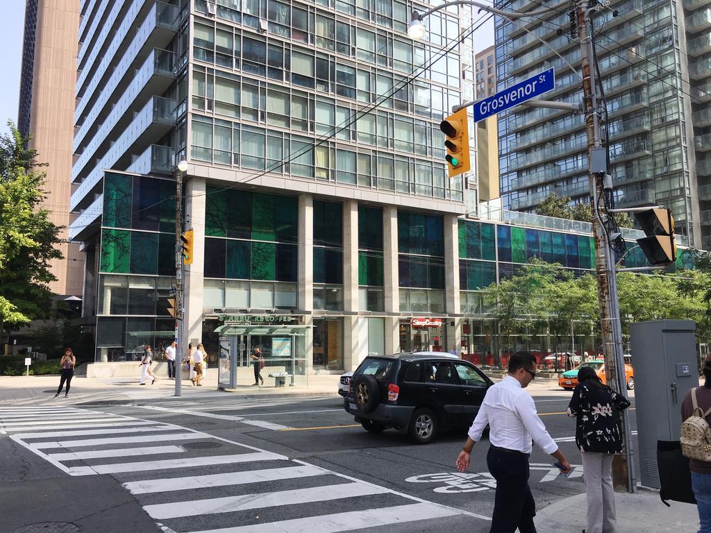 Canada - 832 Bay St.