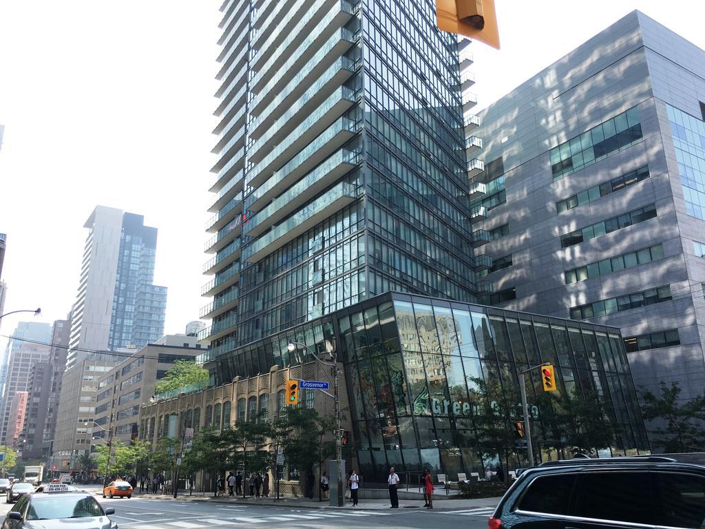 Canada - 832 Bay St.