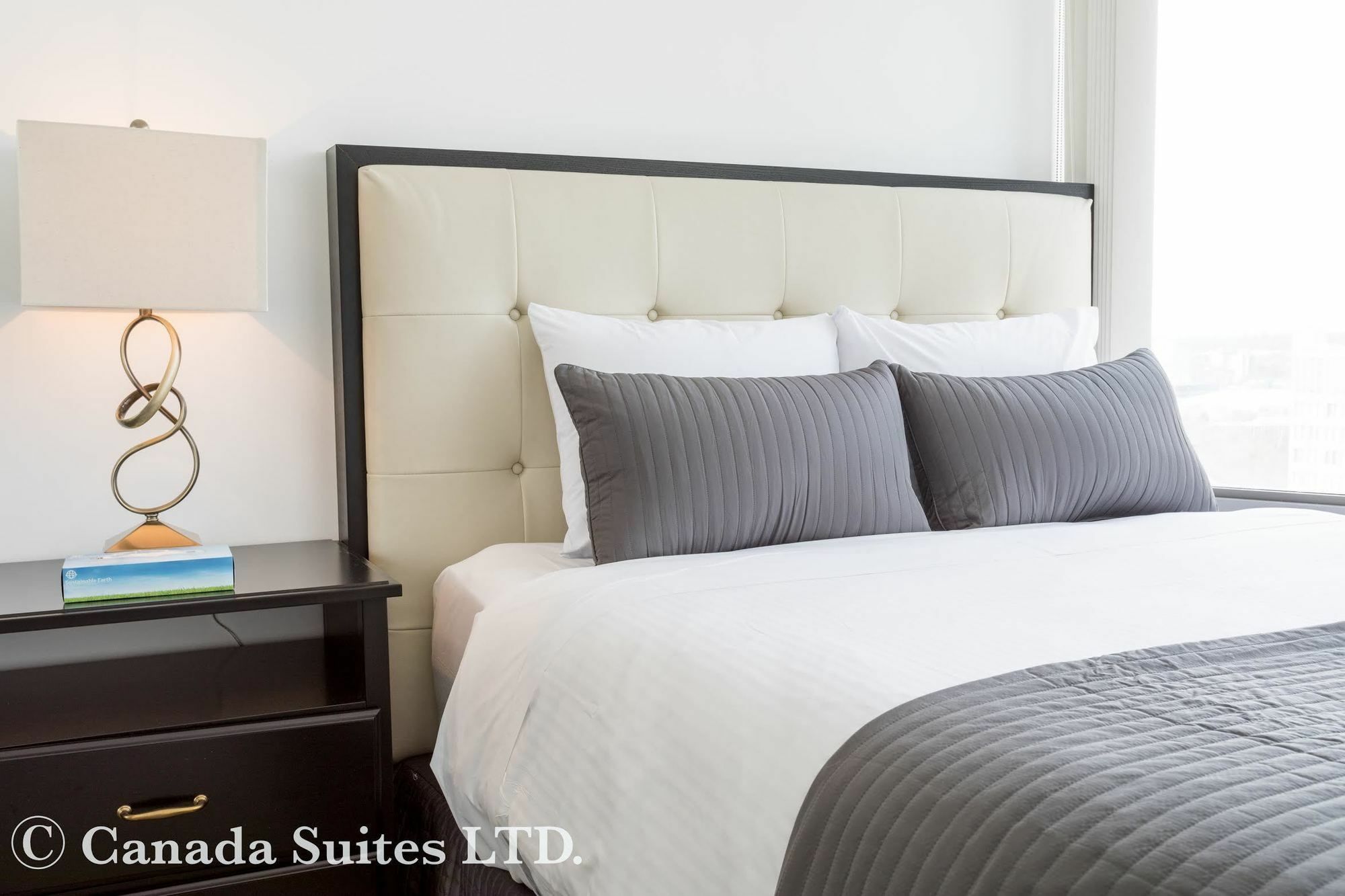 Apartment Canada - 832 Bay St. Toronto